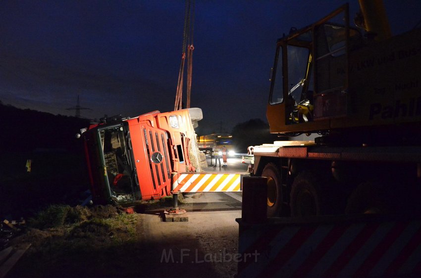 Bierlaster umgestuerzt A 3 Rich Frankfurt Hoehe AS Lohmar P192.JPG